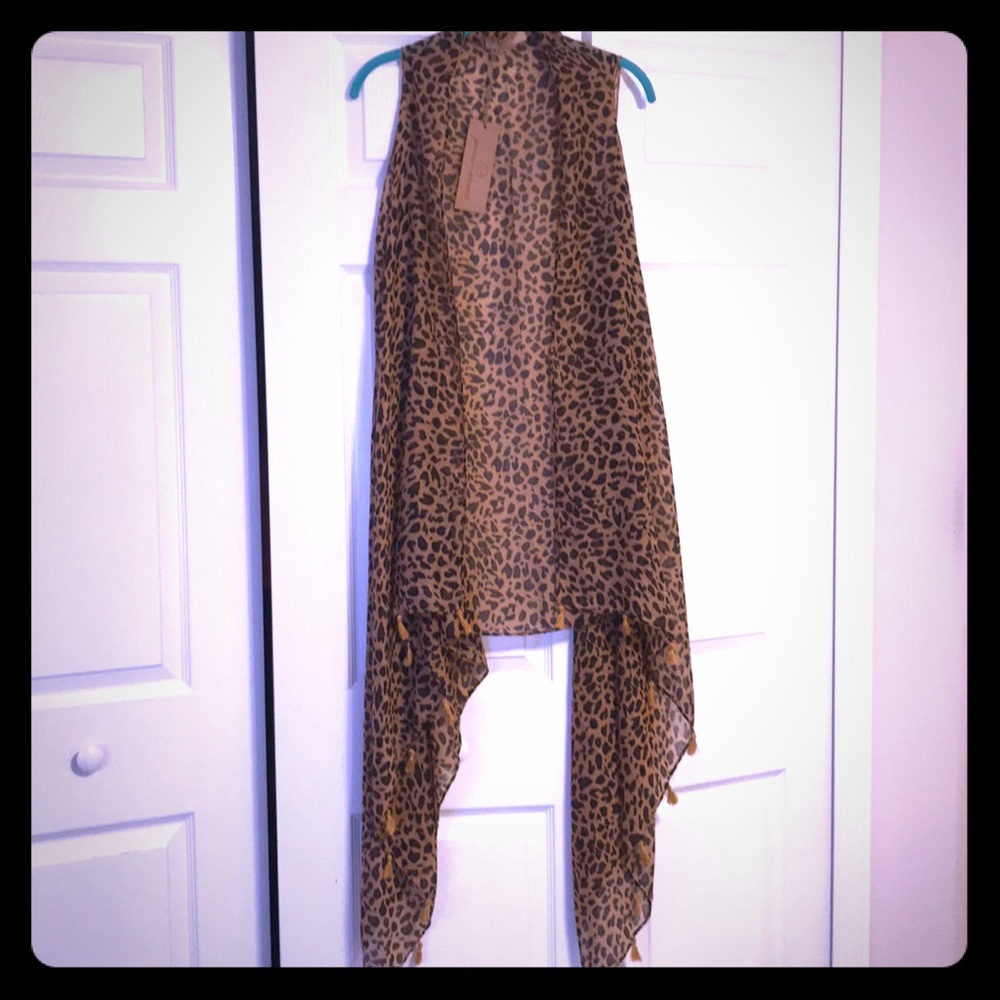 Leopard vest with tassels
